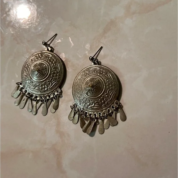 Vintage tribal/boho silver earrings. Very light weight. Post back and dangles! - Picture 2 of 5